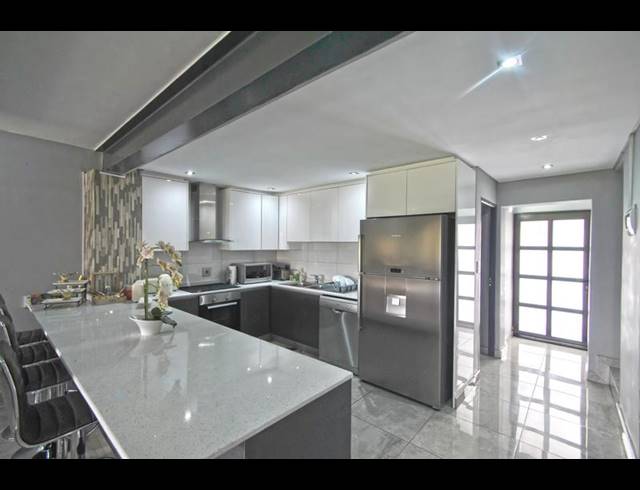 4 BEDROOM DUPLEX FOR SALE IN VAAL RIVER